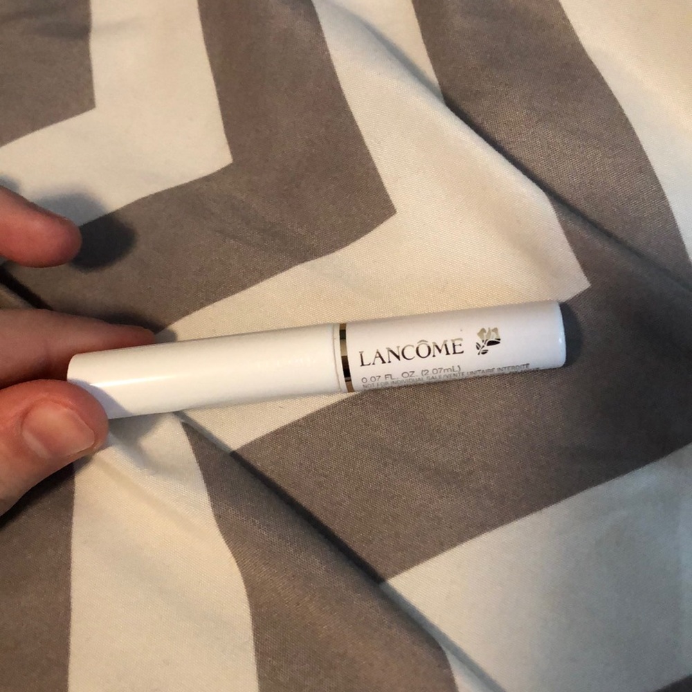 Mascara base.